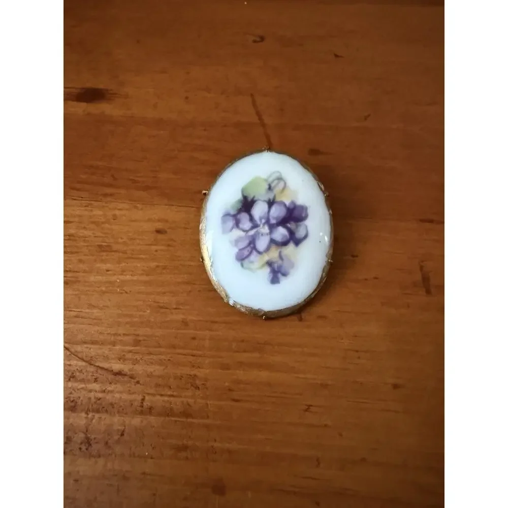Vintage Hand Painted Porcelain Violets Brooch Gold Tone Frame Cream Green
